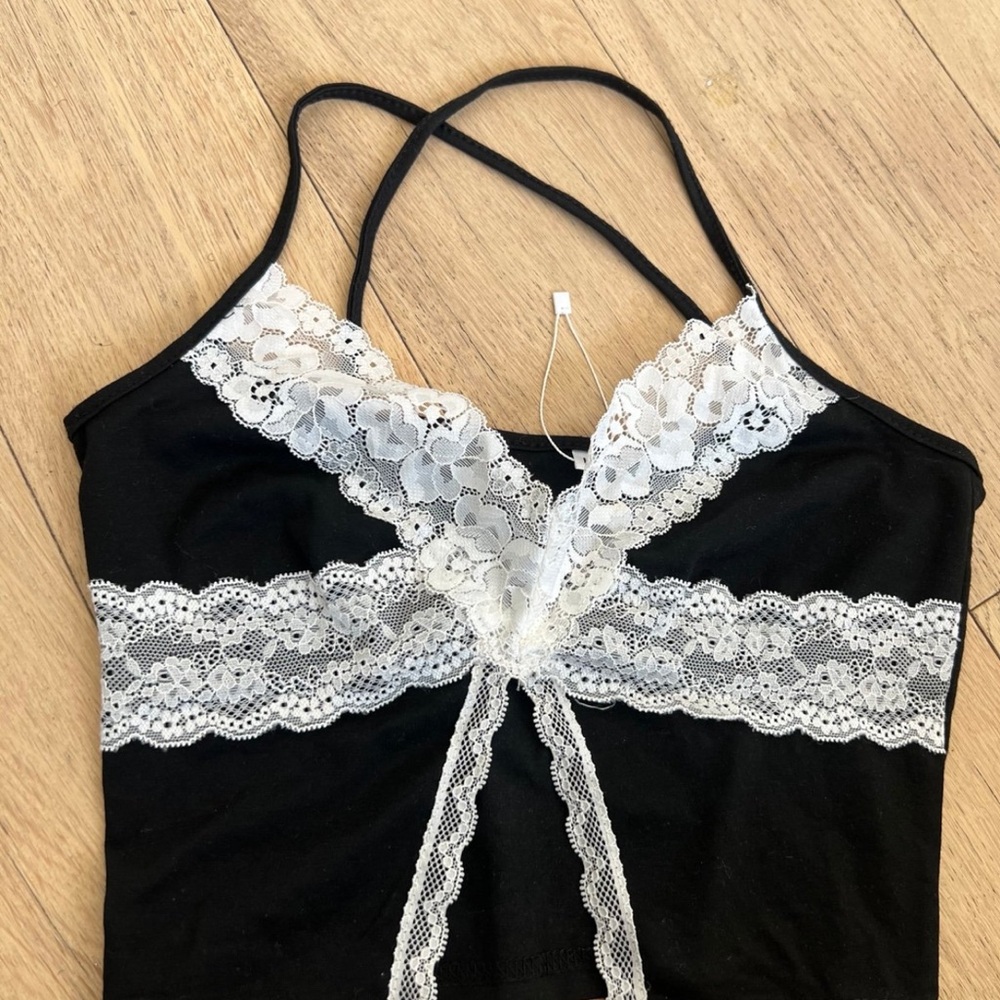 Black and White Lace Trim Cami Top - Picture 4 of 4